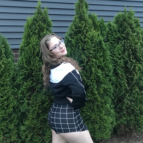 Meet your Posher, Elizabeth - Picture 1 of 1